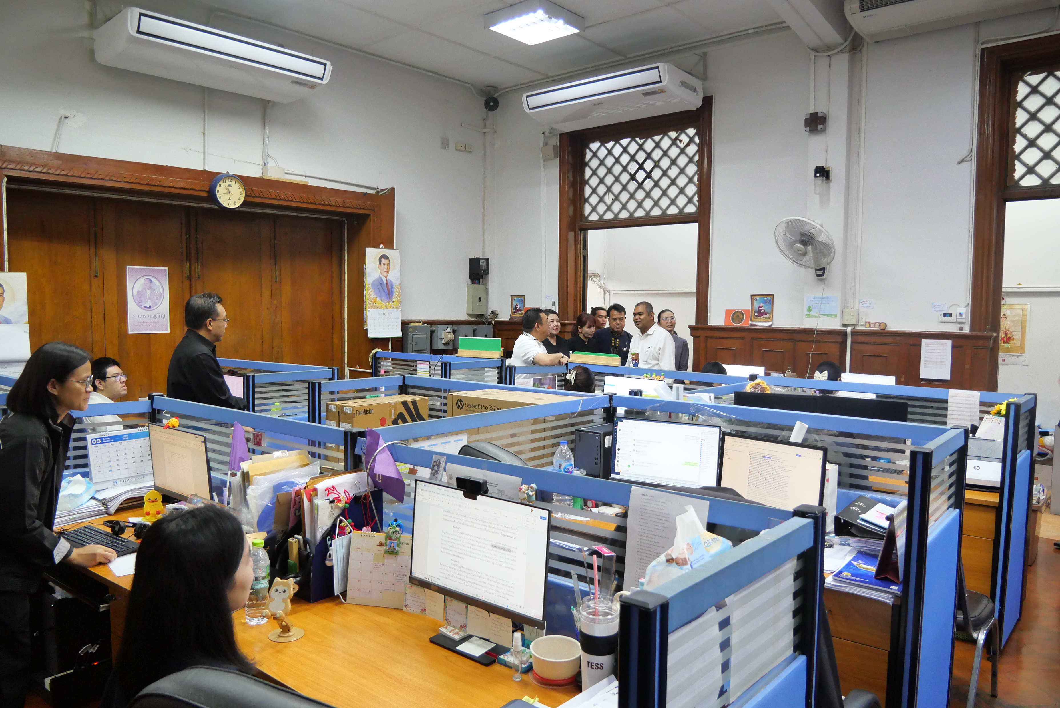 title - เลขาธิการ ส.ป.ก. ตรวจเยี่ยมบุคลากร ส.ป.ก. ถนนราชดำเนินนอก